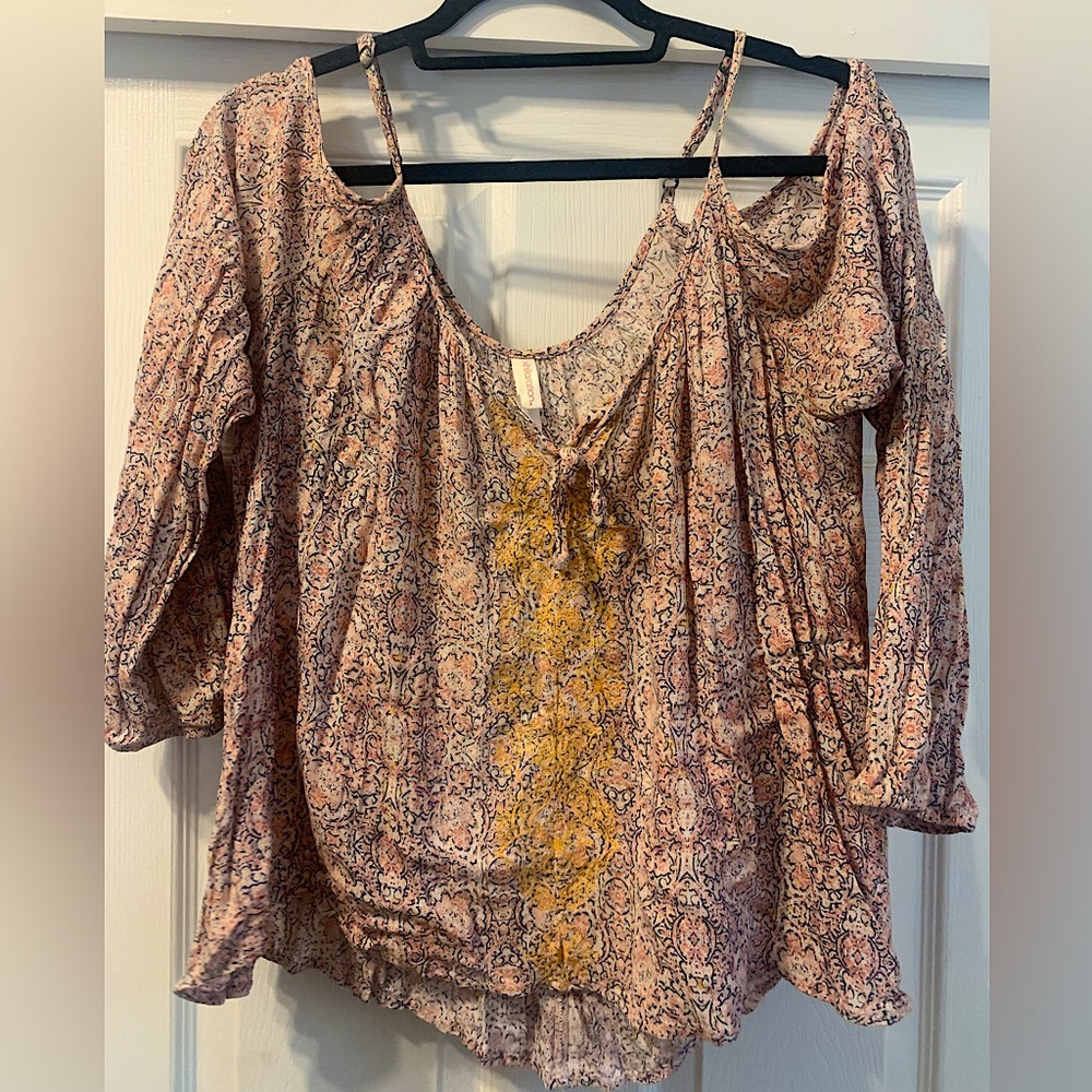 Cold-shoulder pink pattern size large blouse